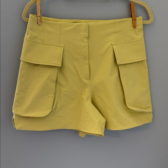 lululemon Women’s Relaxed Fit Super High Rise Yellow Cargo Short 4” size 10 NWT - Picture 7 of 9